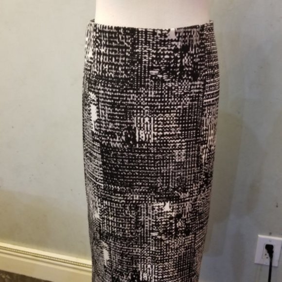 Vince Camuto printed pencil skirt size Small (96) - Picture 3 of 7